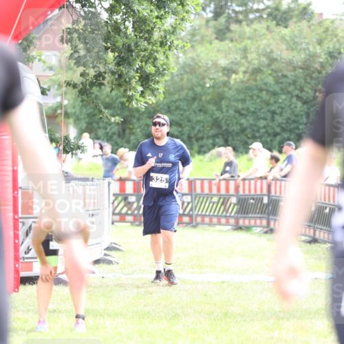 21.06.2026 - 29. Vierlanden-Triathlon Andreas Tolksdorf http://msf.ph/oto/9886873 21.06.2026 11:33:07 Ziel 325, 549, 325, 549 meine-sportfotos.de