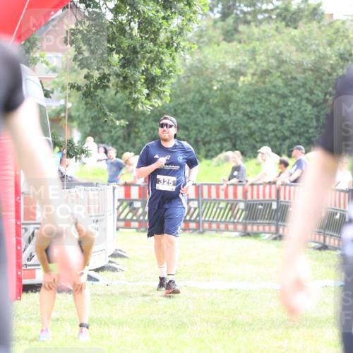 21.06.2026 - 29. Vierlanden-Triathlon Andreas Tolksdorf http://msf.ph/oto/9886877 21.06.2026 11:33:08 Ziel 325, 325 meine-sportfotos.de