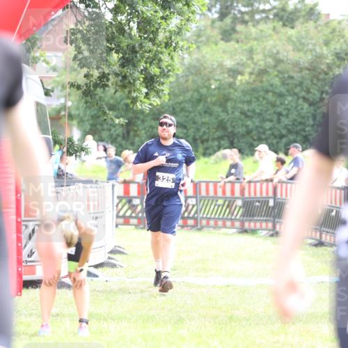 21.06.2026 - 29. Vierlanden-Triathlon Andreas Tolksdorf http://msf.ph/oto/9886882 21.06.2026 11:33:08 Ziel 325, 325 meine-sportfotos.de