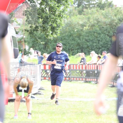 21.06.2026 - 29. Vierlanden-Triathlon Andreas Tolksdorf http://msf.ph/oto/9886893 21.06.2026 11:33:08 Ziel 325, 325 meine-sportfotos.de