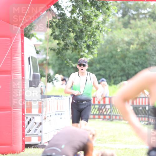 21.06.2026 - 29. Vierlanden-Triathlon Andreas Tolksdorf http://msf.ph/oto/9886945 21.06.2026 11:33:44 Ziel 423, 585, 423, 585 meine-sportfotos.de