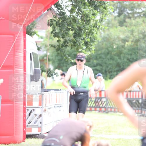 21.06.2026 - 29. Vierlanden-Triathlon Andreas Tolksdorf http://msf.ph/oto/9886954 21.06.2026 11:33:44 Ziel 423, 585, 423, 585 meine-sportfotos.de
