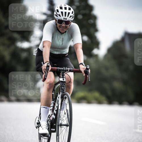 21.06.2026 - 29. Vierlanden-Triathlon H.Heesch http://msf.ph/oto/9886971 21.06.2026 10:42:54 Radfahren 217, 266, 338 meine-sportfotos.de