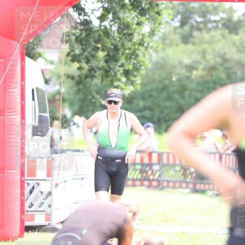 21.06.2026 - 29. Vierlanden-Triathlon Andreas Tolksdorf http://msf.ph/oto/9886972 21.06.2026 11:33:44 Ziel 423, 585, 423, 585 meine-sportfotos.de