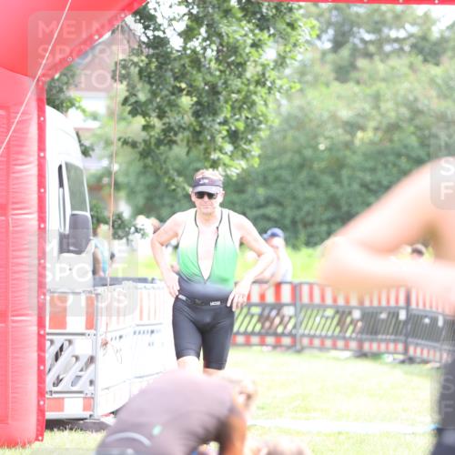 21.06.2026 - 29. Vierlanden-Triathlon Andreas Tolksdorf http://msf.ph/oto/9886977 21.06.2026 11:33:44 Ziel 423, 585, 423, 585 meine-sportfotos.de