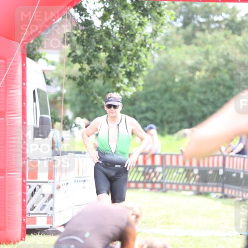 21.06.2026 - 29. Vierlanden-Triathlon Andreas Tolksdorf http://msf.ph/oto/9886981 21.06.2026 11:33:44 Ziel 423, 585, 423, 585 meine-sportfotos.de