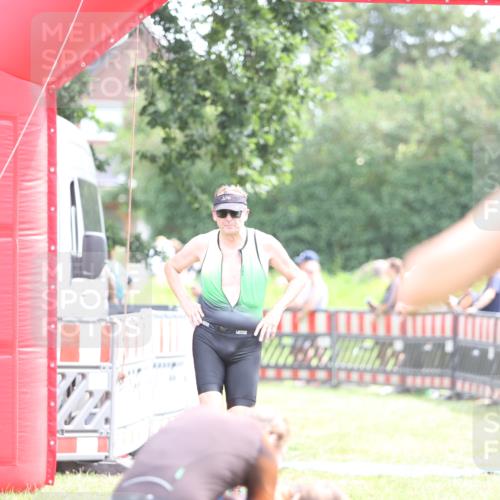 21.06.2026 - 29. Vierlanden-Triathlon Andreas Tolksdorf http://msf.ph/oto/9886986 21.06.2026 11:33:44 Ziel 423, 585, 423, 585 meine-sportfotos.de