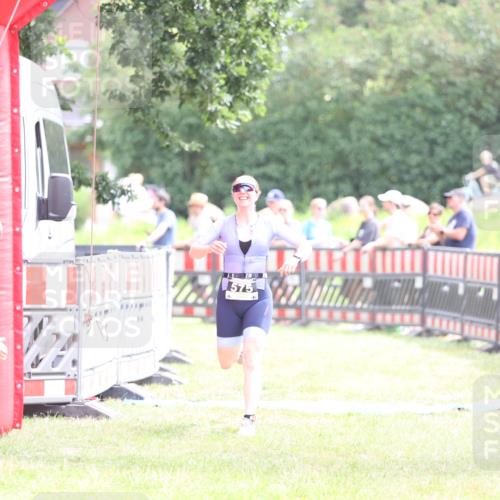 21.06.2026 - 29. Vierlanden-Triathlon Andreas Tolksdorf http://msf.ph/oto/9887030 21.06.2026 11:34:19 Ziel 575, 575 meine-sportfotos.de