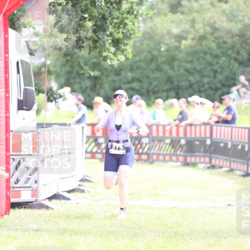 21.06.2026 - 29. Vierlanden-Triathlon Andreas Tolksdorf http://msf.ph/oto/9887036 21.06.2026 11:34:19 Ziel 575, 575 meine-sportfotos.de