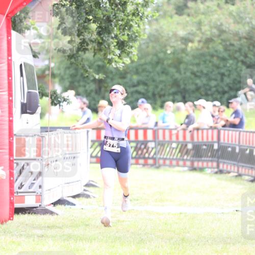 21.06.2026 - 29. Vierlanden-Triathlon Andreas Tolksdorf http://msf.ph/oto/9887045 21.06.2026 11:34:20 Ziel 575, 575 meine-sportfotos.de