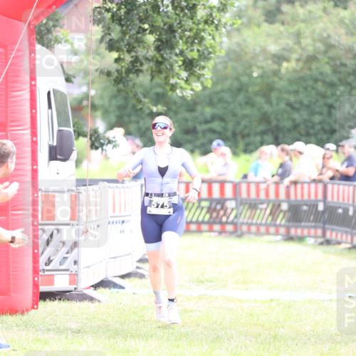 21.06.2026 - 29. Vierlanden-Triathlon Andreas Tolksdorf http://msf.ph/oto/9887061 21.06.2026 11:34:20 Ziel 575, 575 meine-sportfotos.de