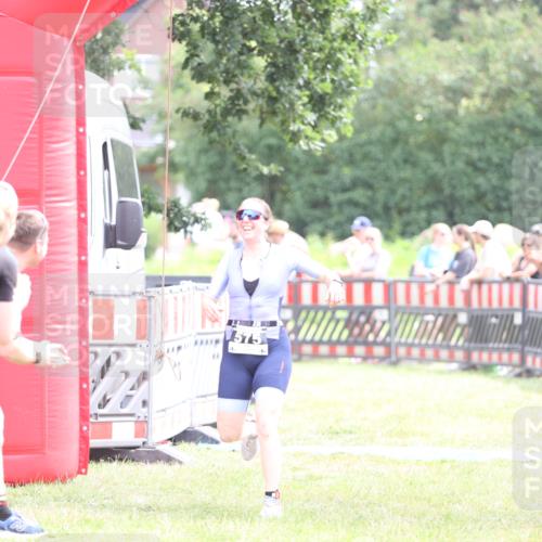 21.06.2026 - 29. Vierlanden-Triathlon Andreas Tolksdorf http://msf.ph/oto/9887070 21.06.2026 11:34:20 Ziel 575, 575 meine-sportfotos.de