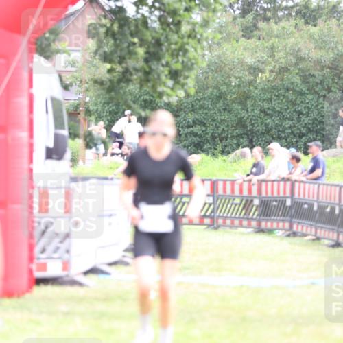 21.06.2026 - 29. Vierlanden-Triathlon Andreas Tolksdorf http://msf.ph/oto/9887170 21.06.2026 11:34:53 Ziel 561, 608, 561, 608 meine-sportfotos.de