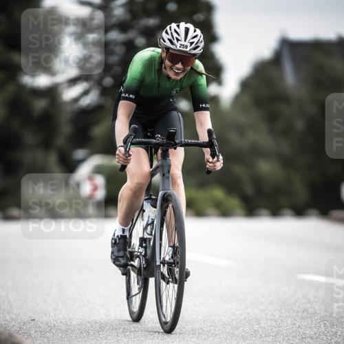 21.06.2026 - 29. Vierlanden-Triathlon H.Heesch http://msf.ph/oto/9887219 21.06.2026 10:43:16 Radfahren 19, 54, 96, 167, 259, 260, 392, 443, 447, 448, 467 meine-sportfotos.de