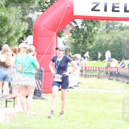 21.06.2026 - 29. Vierlanden-Triathlon Andreas Tolksdorf http://msf.ph/oto/9887241 21.06.2026 11:35:01 Ziel 606, 618, 606, 618 meine-sportfotos.de