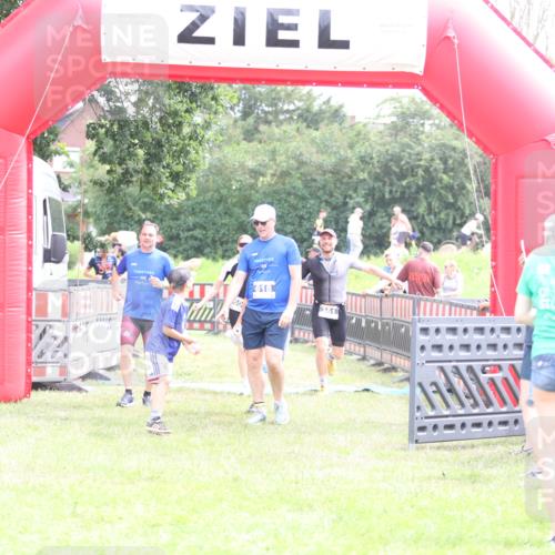 21.06.2026 - 29. Vierlanden-Triathlon Andreas Tolksdorf http://msf.ph/oto/9887343 21.06.2026 11:35:11 Ziel 438, 606, 618, 438, 606, 618 meine-sportfotos.de