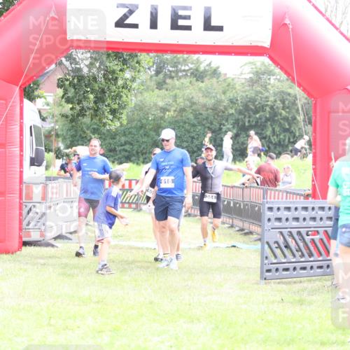 21.06.2026 - 29. Vierlanden-Triathlon Andreas Tolksdorf http://msf.ph/oto/9887348 21.06.2026 11:35:11 Ziel 438, 606, 618, 438, 606, 618 meine-sportfotos.de