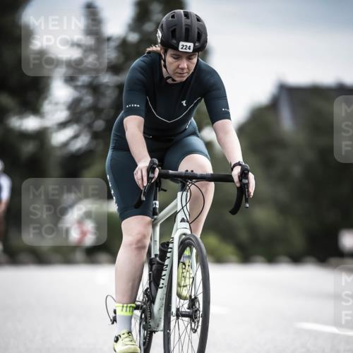 21.06.2026 - 29. Vierlanden-Triathlon H.Heesch http://msf.ph/oto/9887350 21.06.2026 10:43:36 Radfahren 103, 224, 230 meine-sportfotos.de