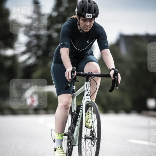 21.06.2026 - 29. Vierlanden-Triathlon H.Heesch http://msf.ph/oto/9887352 21.06.2026 10:43:36 Radfahren 103, 224, 230 meine-sportfotos.de