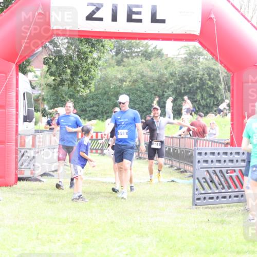 21.06.2026 - 29. Vierlanden-Triathlon Andreas Tolksdorf http://msf.ph/oto/9887354 21.06.2026 11:35:11 Ziel 438, 606, 618, 438, 606, 618 meine-sportfotos.de
