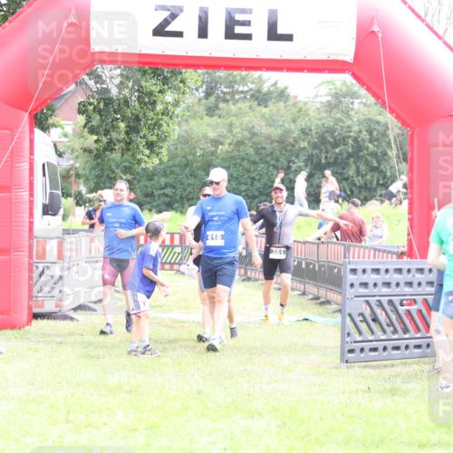 21.06.2026 - 29. Vierlanden-Triathlon Andreas Tolksdorf http://msf.ph/oto/9887359 21.06.2026 11:35:11 Ziel 438, 606, 618, 438, 606, 618 meine-sportfotos.de