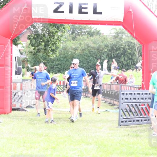 21.06.2026 - 29. Vierlanden-Triathlon Andreas Tolksdorf http://msf.ph/oto/9887367 21.06.2026 11:35:11 Ziel 438, 606, 618, 438, 606, 618 meine-sportfotos.de