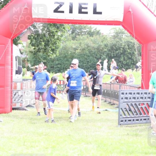 21.06.2026 - 29. Vierlanden-Triathlon Andreas Tolksdorf http://msf.ph/oto/9887373 21.06.2026 11:35:11 Ziel 438, 606, 618, 438, 606, 618 meine-sportfotos.de