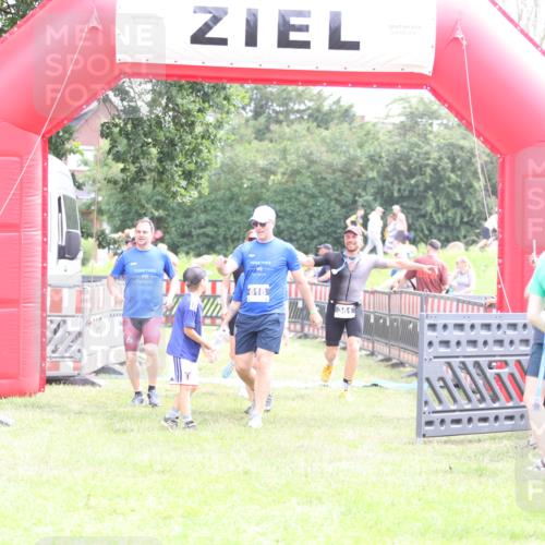 21.06.2026 - 29. Vierlanden-Triathlon Andreas Tolksdorf http://msf.ph/oto/9887384 21.06.2026 11:35:11 Ziel 438, 606, 618, 438, 606, 618 meine-sportfotos.de