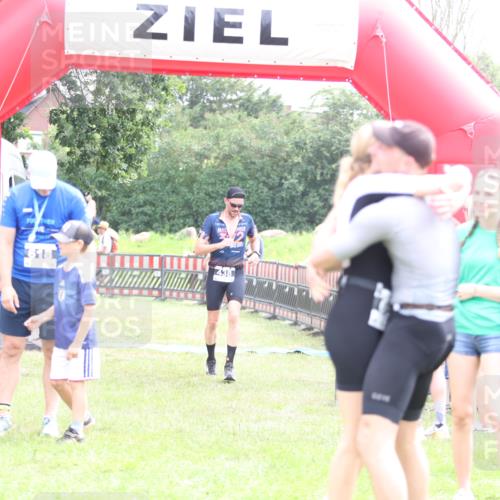 21.06.2026 - 29. Vierlanden-Triathlon Andreas Tolksdorf http://msf.ph/oto/9887463 21.06.2026 11:35:19 Ziel 438, 438 meine-sportfotos.de