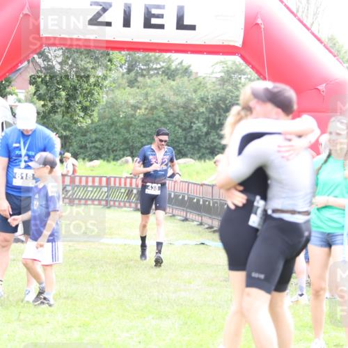 21.06.2026 - 29. Vierlanden-Triathlon Andreas Tolksdorf http://msf.ph/oto/9887467 21.06.2026 11:35:19 Ziel 438, 438 meine-sportfotos.de