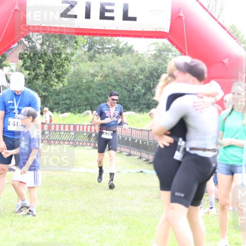 21.06.2026 - 29. Vierlanden-Triathlon Andreas Tolksdorf http://msf.ph/oto/9887473 21.06.2026 11:35:19 Ziel 438, 438 meine-sportfotos.de