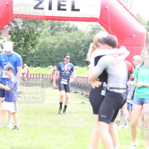 21.06.2026 - 29. Vierlanden-Triathlon Andreas Tolksdorf http://msf.ph/oto/9887488 21.06.2026 11:35:19 Ziel 438, 438 meine-sportfotos.de