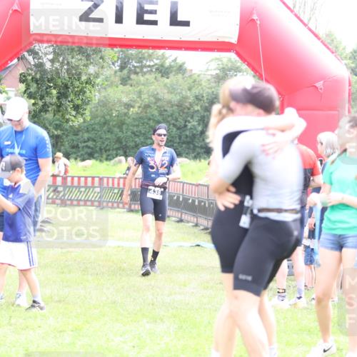 21.06.2026 - 29. Vierlanden-Triathlon Andreas Tolksdorf http://msf.ph/oto/9887493 21.06.2026 11:35:19 Ziel 438, 438 meine-sportfotos.de
