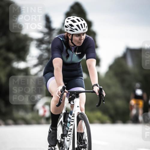 21.06.2026 - 29. Vierlanden-Triathlon H.Heesch http://msf.ph/oto/9887608 21.06.2026 10:44:33 Radfahren 173, 227, 399 meine-sportfotos.de