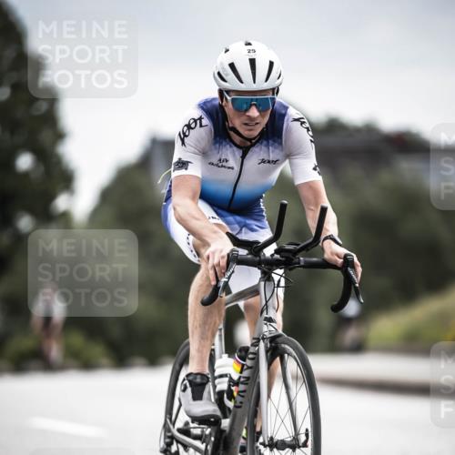 21.06.2026 - 29. Vierlanden-Triathlon H.Heesch http://msf.ph/oto/9887642 21.06.2026 10:44:44 Radfahren 25, 34, 59, 121, 191, 248, 261, 452, 474 meine-sportfotos.de