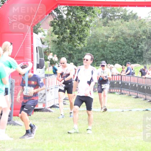 21.06.2026 - 29. Vierlanden-Triathlon Andreas Tolksdorf http://msf.ph/oto/9887701 21.06.2026 11:36:33 Ziel 461, 463, 601, 621, 461, 463, 601, 621 meine-sportfotos.de