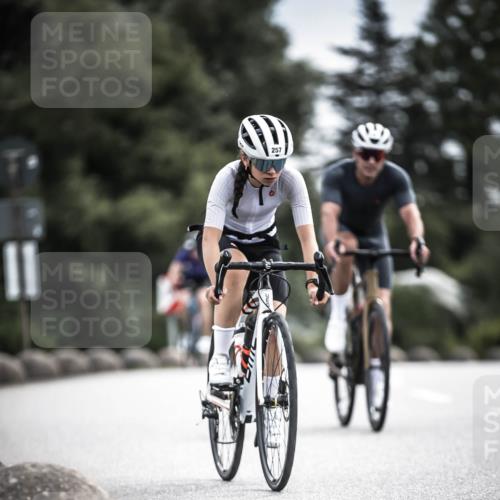 21.06.2026 - 29. Vierlanden-Triathlon H.Heesch http://msf.ph/oto/9887736 21.06.2026 10:45:12 Radfahren 37, 88, 257, 271, 428 meine-sportfotos.de