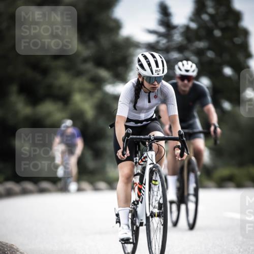 21.06.2026 - 29. Vierlanden-Triathlon H.Heesch http://msf.ph/oto/9887742 21.06.2026 10:45:12 Radfahren 37, 88, 257, 271, 428 meine-sportfotos.de