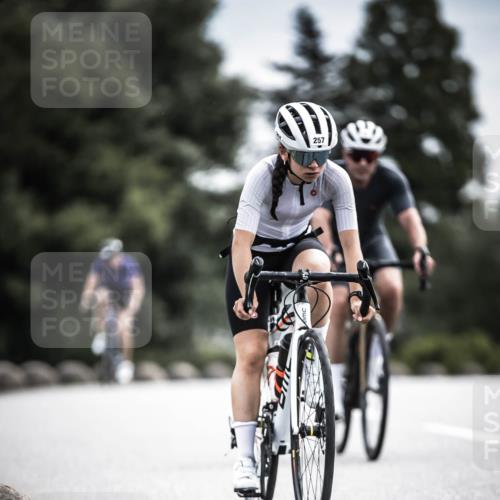 21.06.2026 - 29. Vierlanden-Triathlon H.Heesch http://msf.ph/oto/9887744 21.06.2026 10:45:12 Radfahren 37, 88, 257, 271, 428 meine-sportfotos.de