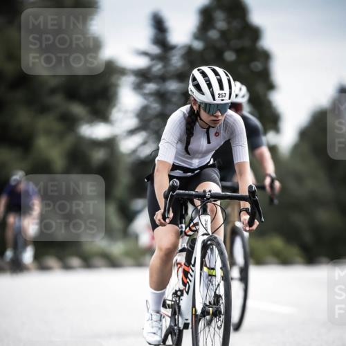 21.06.2026 - 29. Vierlanden-Triathlon H.Heesch http://msf.ph/oto/9887749 21.06.2026 10:45:12 Radfahren 37, 88, 257, 271, 428 meine-sportfotos.de