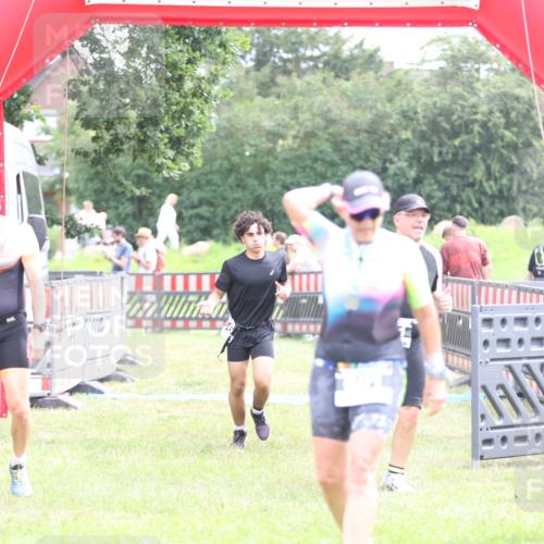 21.06.2026 - 29. Vierlanden-Triathlon Andreas Tolksdorf http://msf.ph/oto/9887750 21.06.2026 11:36:45 Ziel 400, 461, 508, 400, 461, 508 meine-sportfotos.de