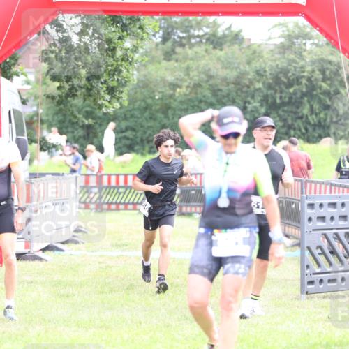21.06.2026 - 29. Vierlanden-Triathlon Andreas Tolksdorf http://msf.ph/oto/9887756 21.06.2026 11:36:45 Ziel 400, 461, 508, 400, 461, 508 meine-sportfotos.de