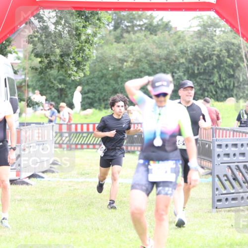 21.06.2026 - 29. Vierlanden-Triathlon Andreas Tolksdorf http://msf.ph/oto/9887758 21.06.2026 11:36:45 Ziel 400, 461, 508, 400, 461, 508 meine-sportfotos.de