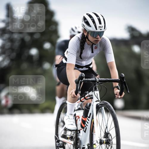21.06.2026 - 29. Vierlanden-Triathlon H.Heesch http://msf.ph/oto/9887759 21.06.2026 10:45:13 Radfahren 37, 88, 257, 271, 428 meine-sportfotos.de