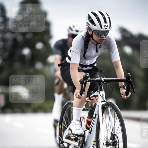 21.06.2026 - 29. Vierlanden-Triathlon H.Heesch http://msf.ph/oto/9887761 21.06.2026 10:45:13 Radfahren 37, 88, 257, 271, 428 meine-sportfotos.de