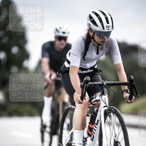 21.06.2026 - 29. Vierlanden-Triathlon H.Heesch http://msf.ph/oto/9887765 21.06.2026 10:45:13 Radfahren 37, 88, 257, 271, 428 meine-sportfotos.de