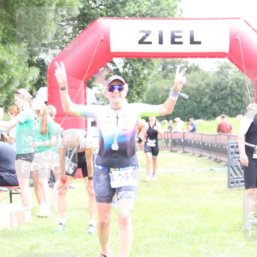 21.06.2026 - 29. Vierlanden-Triathlon Andreas Tolksdorf http://msf.ph/oto/9887821 21.06.2026 11:37:06 Ziel 516, 518, 553, 516, 518, 553 meine-sportfotos.de