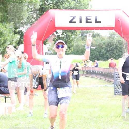 21.06.2026 - 29. Vierlanden-Triathlon Andreas Tolksdorf http://msf.ph/oto/9887827 21.06.2026 11:37:06 Ziel 516, 518, 553, 516, 518, 553 meine-sportfotos.de