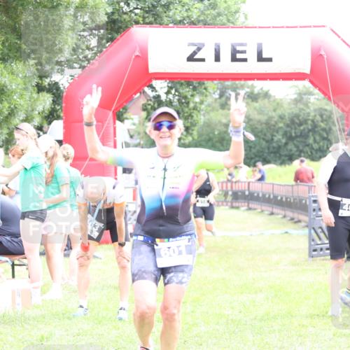 21.06.2026 - 29. Vierlanden-Triathlon Andreas Tolksdorf http://msf.ph/oto/9887830 21.06.2026 11:37:06 Ziel 516, 518, 553, 516, 518, 553 meine-sportfotos.de