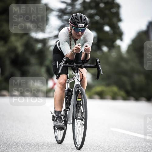 21.06.2026 - 29. Vierlanden-Triathlon H.Heesch http://msf.ph/oto/9887837 21.06.2026 12:11:40 Radfahren 881, 885 meine-sportfotos.de
